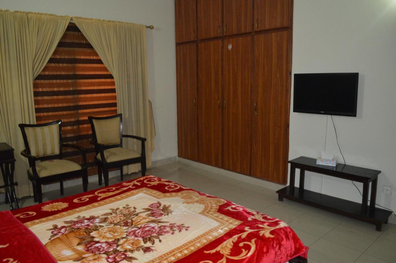 Royal Manor F-10 Bed and Breakfast Islamabad Eksteriør billede