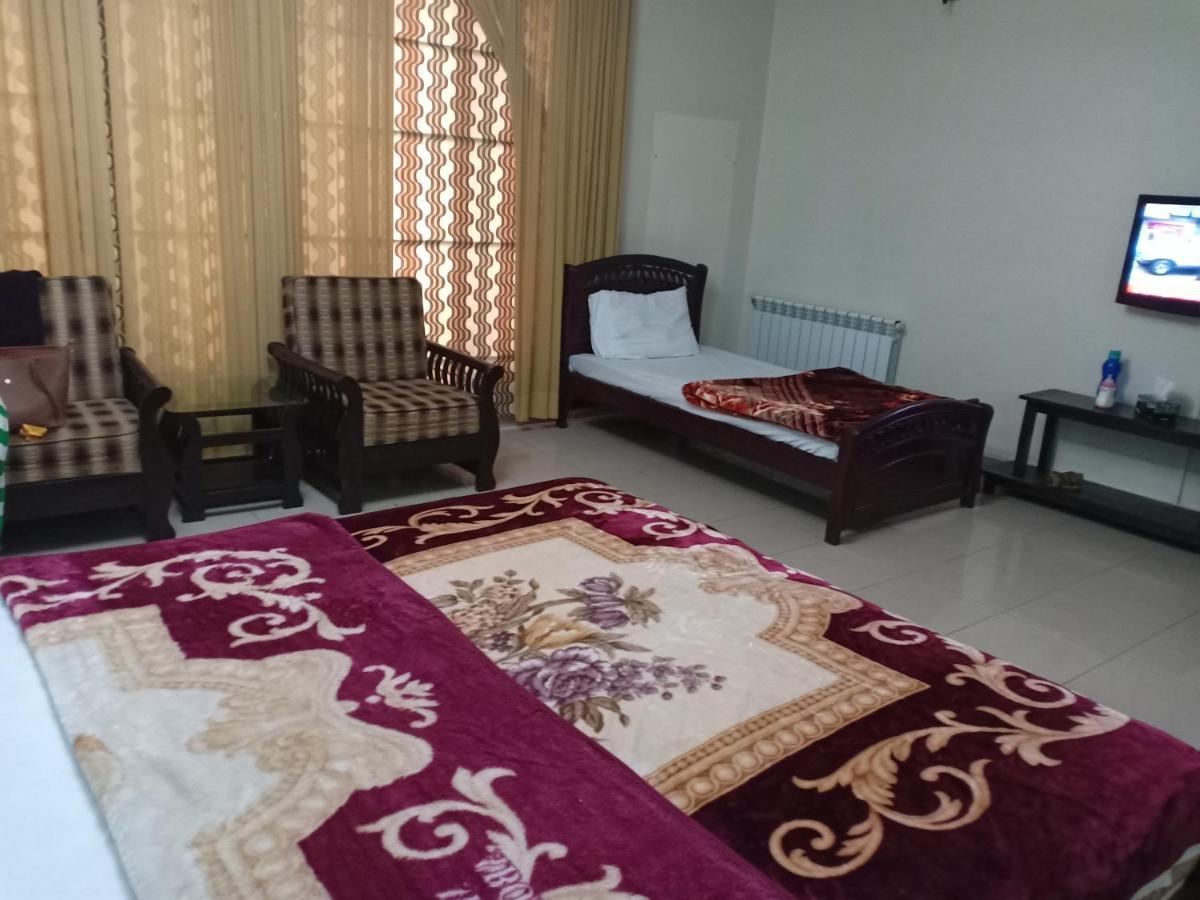 Royal Manor F-10 Bed and Breakfast Islamabad Eksteriør billede